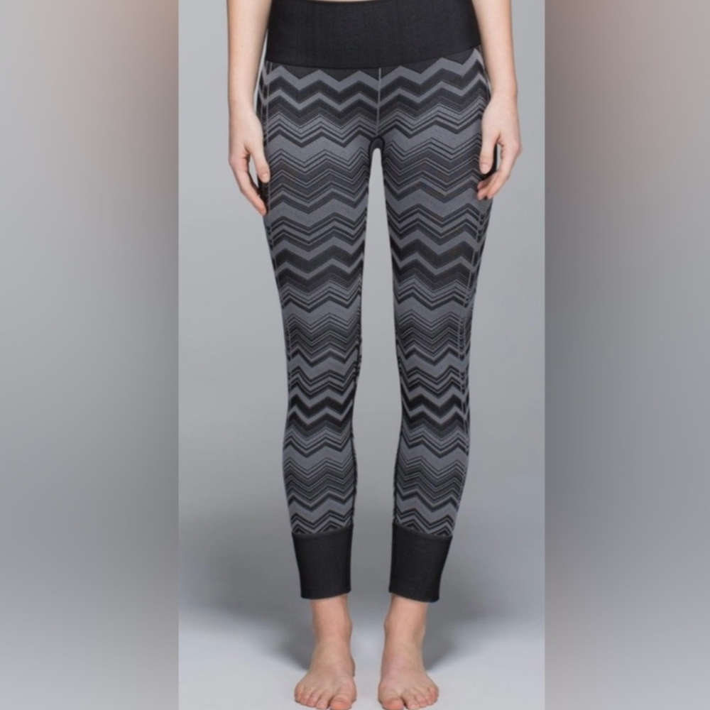 Women's Lululemon Black and Gray Chevron Leggings